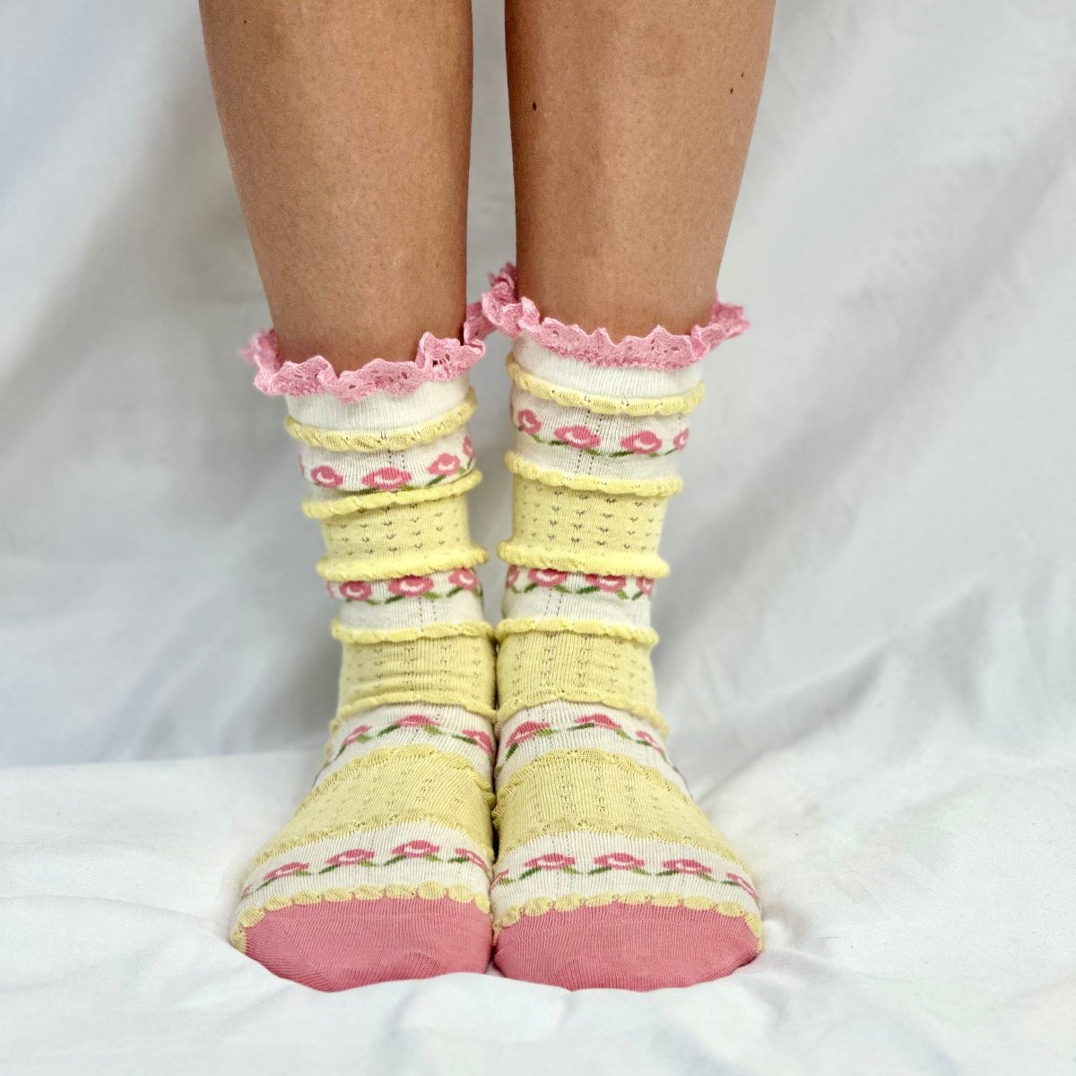 POPPY  floral lace ankle sock - yellow