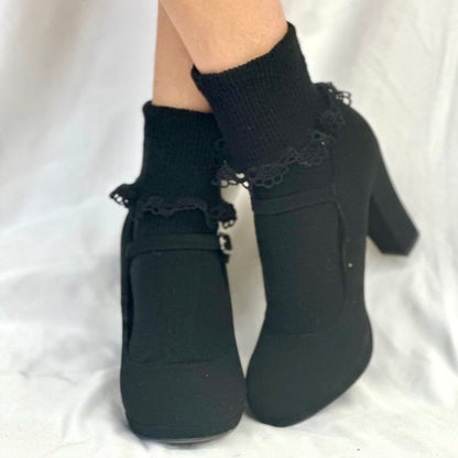 SCALLOP  lace cuff ankle socks  - black