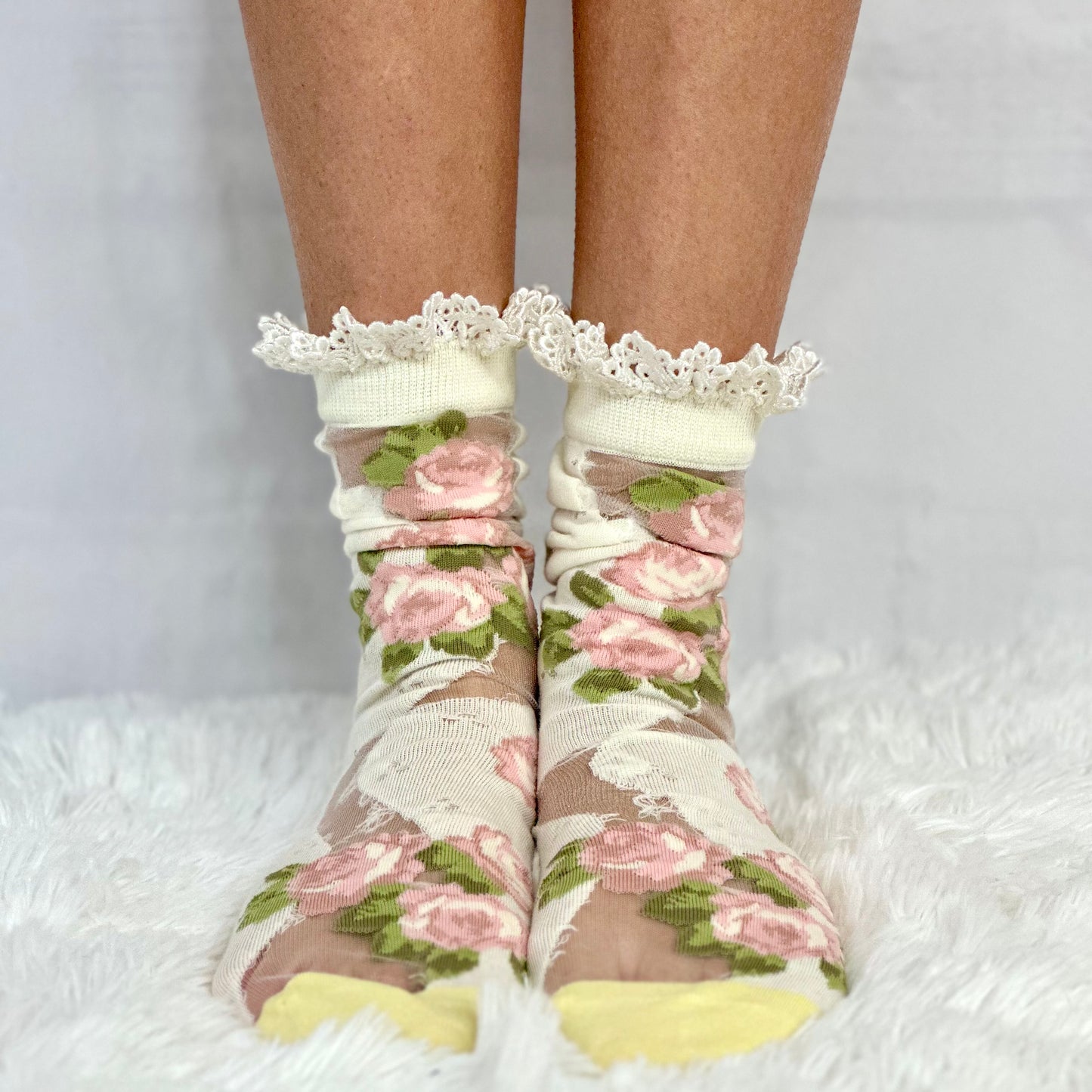 CABBAGE ROSE  floral lace ankle socks